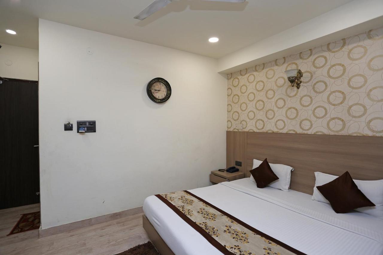 Capital O 5663 Gs Inn Chinhat 外观 照片