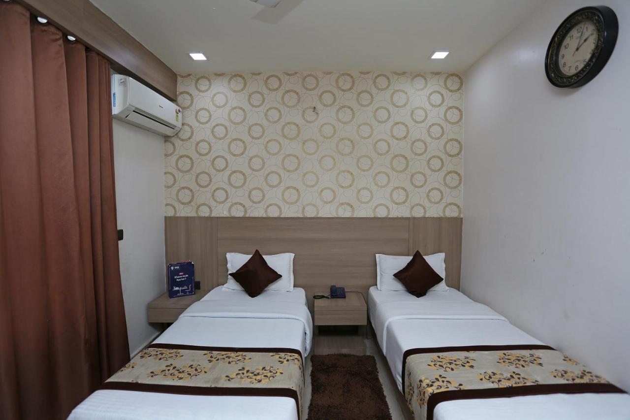 Capital O 5663 Gs Inn Chinhat 外观 照片