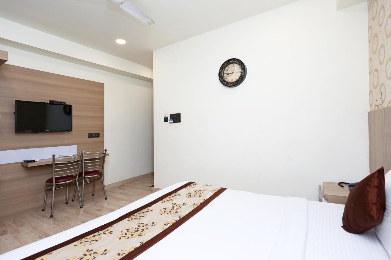 Capital O 5663 Gs Inn Chinhat 外观 照片