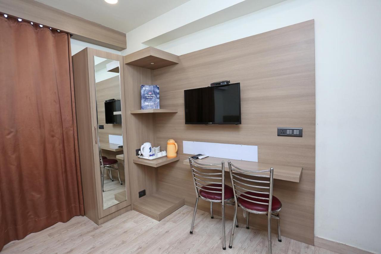 Capital O 5663 Gs Inn Chinhat 外观 照片
